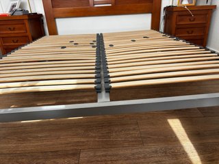 Somier 150x200 con patas metálicas