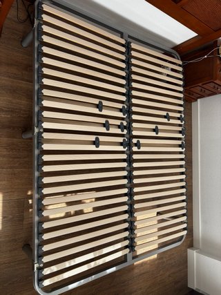 Somier 150x200 con patas metálicas