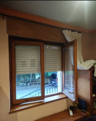 Dos ventanas de madera
