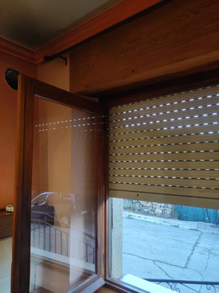 Dos ventanas de madera