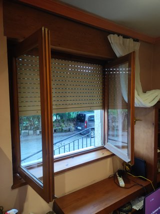 Dos ventanas de madera