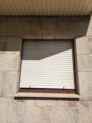 Dos ventanas de madera