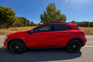 Mercedes-Benz GLA 180 AMG 7G DCT impecable estado