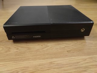 Xbox One + 2 mandos negros + 3 juegos