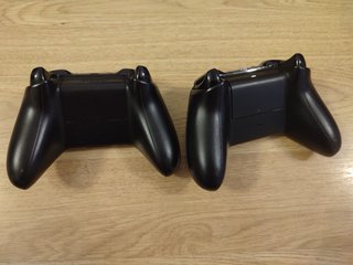 Xbox One + 2 mandos negros + 3 juegos