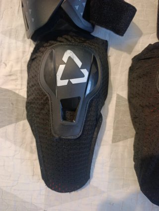 Joelheiras Leatt X-Frame Hybrid XL ortopédicas