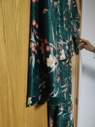 Vestido de Terciopelo Verde Floreado