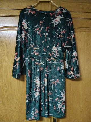 Vestido de Terciopelo Verde Floreado