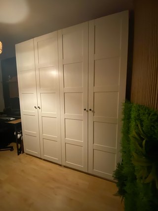 Dos armarios blancos 450€ los dos y uno 250€ .