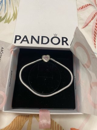 Pulsera con broche  Corazón Rosa y cruz por detras