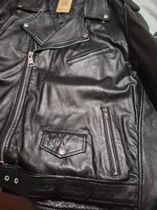 Chaqueta de cuero negra Aviatrix.