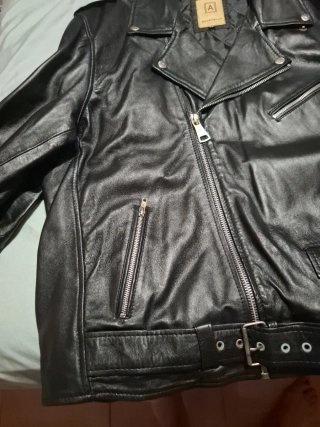 Chaqueta de cuero negra Aviatrix.
