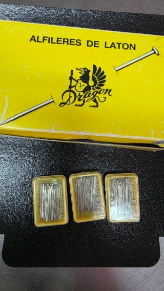 Alfileres de Latón Marca Dragon. Antiguos
