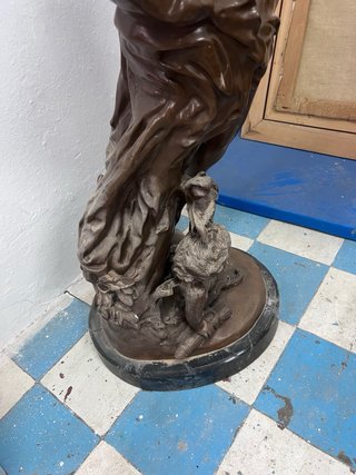 Figura de bronce “ el genio de la danza”con firma