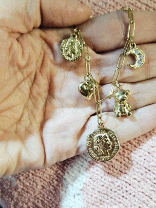 Pulsera con dijes de oro laminado  18€ unidad!