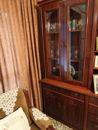 Mueble de Salón Clásico de Madera