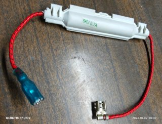 Fusible de Alto Voltaje, calibrado 5KV 0.7 A.