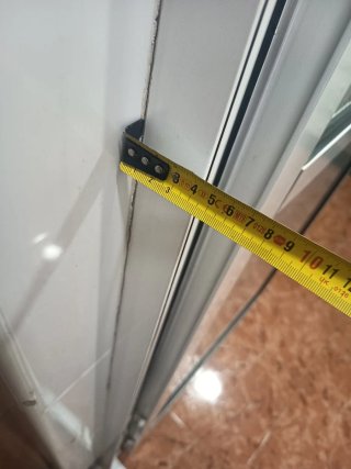 Puerta de Aluminio Blanca con Cristal traslucido
