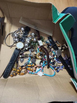 Lote de bisutería y relojes