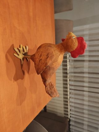 Figura gallina de papel maché