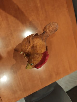 Figura gallina de papel maché