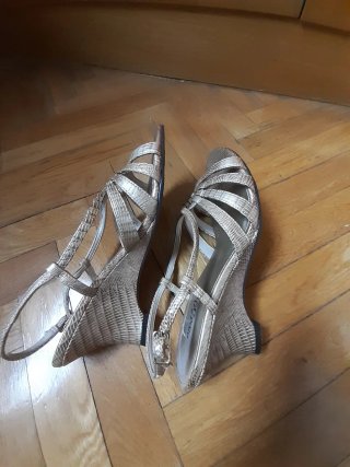 Sandalias doradas East5th talla 36