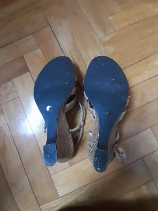 Sandalias doradas East5th talla 36