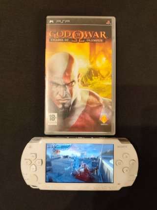 God of War Chains of Olympus. PSP.