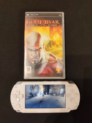 God of War Chains of Olympus. PSP.