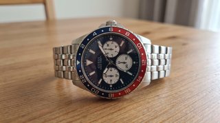 Reloj Guess con Esfera Azul y Bisel Rojo/Azul