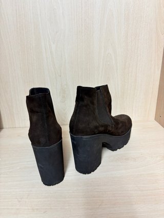 Botines de ante marrón con plataforma