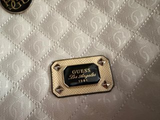 Bolso de hombro Guess beige