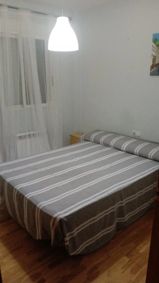 Habitación en alquiler . Solo chicas.