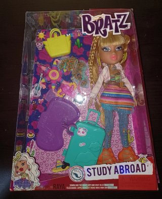 Bratz Study Abroad Raya Muñeca