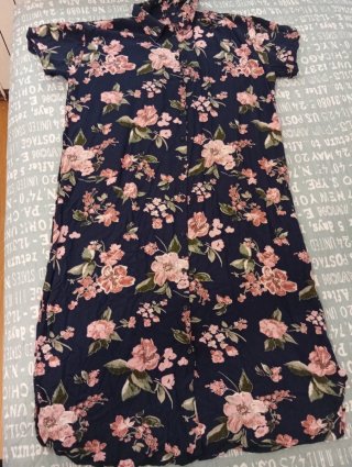 Vestido floral azul oscuro de viscosa muy ligero