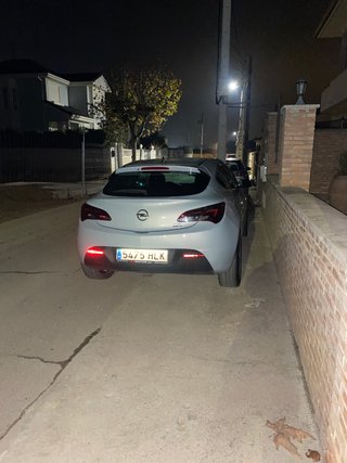 Opel Astra GTC J / 2.0 165cv