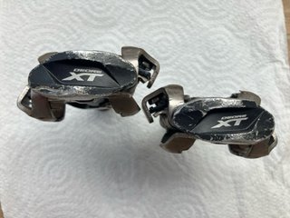 Pedales Shimano XT M8100