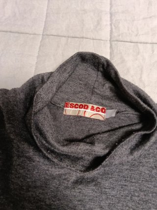 Jersey de cuello alto gris