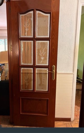 Puerta madera maciza acristalada ( tengo dos )