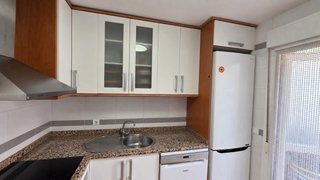 Cocina completa con encimera de granito