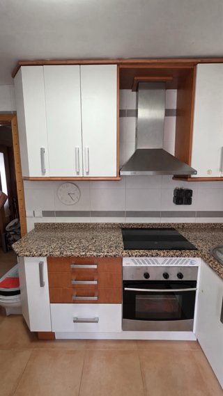 Cocina completa con encimera de granito