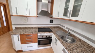 Cocina completa con encimera de granito