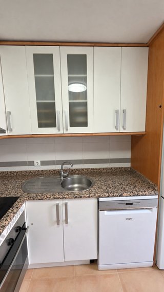 Cocina completa con encimera de granito