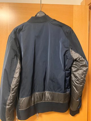 Bomber Armani Exchange Negra y Azul