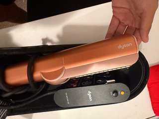 Dyson Airstrait