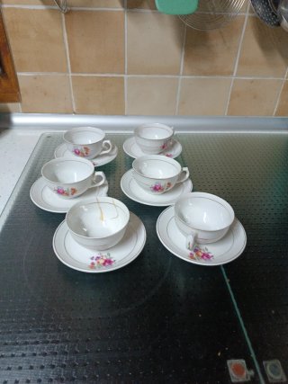 Set di 6 tazze da tè con piatti in porcellana