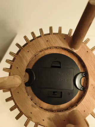 Lámpara de mesa de ratán y madera