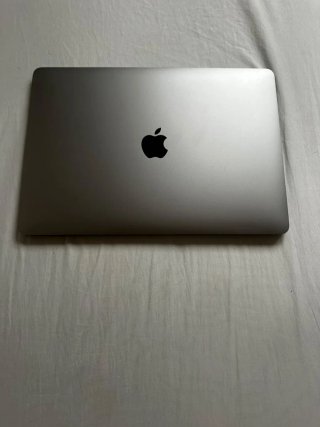 MacBook Pro 2022 Gris Espacial