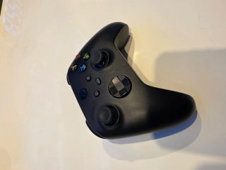 Mando Xbox  y cargador con 2 baterias y otro mando