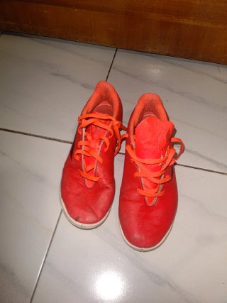 Zapatillas de fútbol adidas rojas